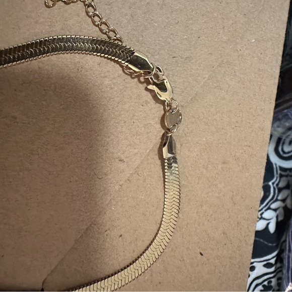 Louis Vuitton gold lock and key ( number 310), paired with a 14k gold necklace. - Picture 3 of 6